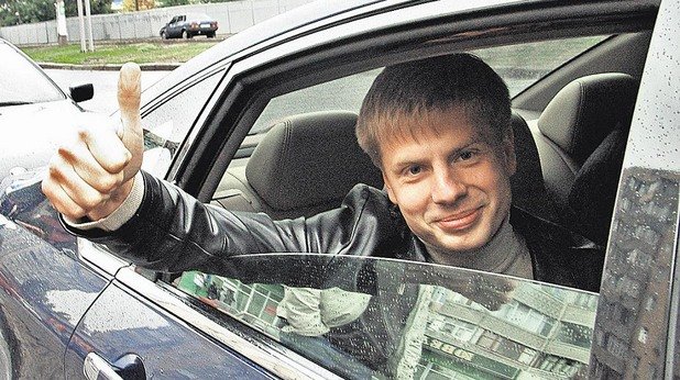 Активистът на движението "Народен фронт на Новорусия" и главен редактор на изданието "Глагол" Константин Долгов написа във Фейсбук, че именно той е подал сигнал в следствието да бъде задържан депутатът, защото го смята виновен за гибелта на одеските граждани