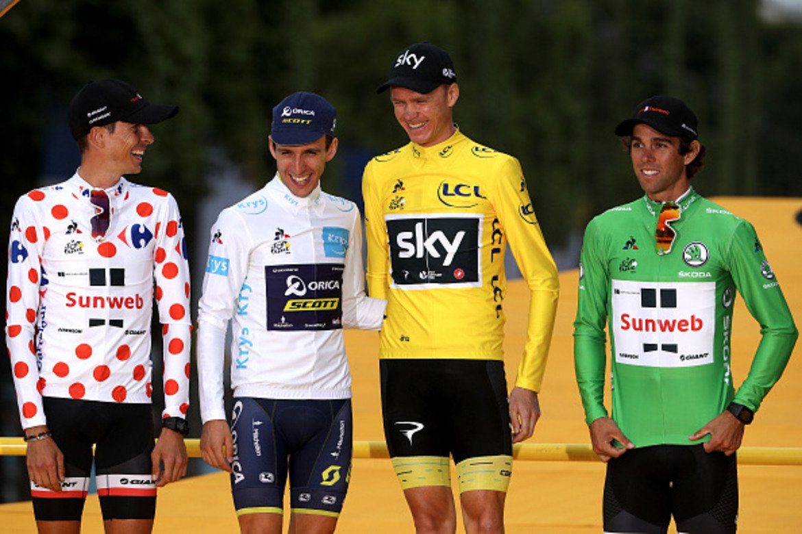  4. Три от четирите фланелки са спечелени от колоездачи от англоговорящи страни Носителят на жълтото трико Кристофър Фруум, както и носителят на бялото Саймън Йейтс са от Великобритания, докато със зеленото трико Майкъл Матюс е представител на Австралия.