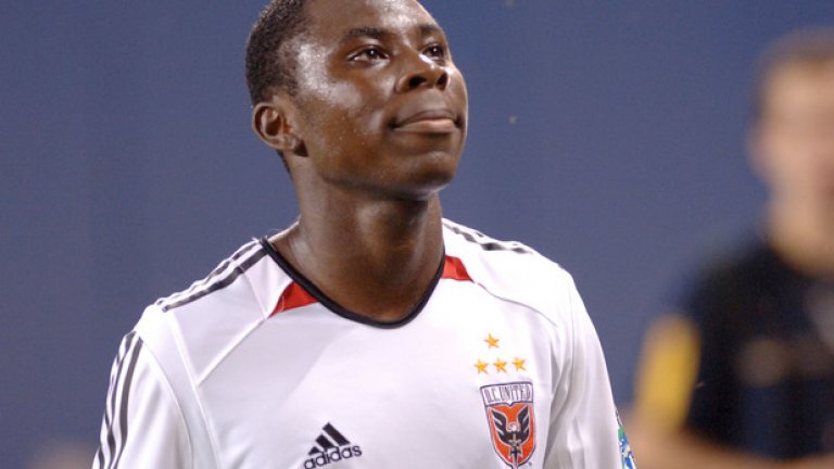 Фреди Аду
Стана най-младият професионален играч в историята на американския спорт, когато подписа договор с ДиСи Юнайтед още на 14 години. За него наддаваха Реал, Барселона, Байерн и Манчестър Юнайтед, а федерацията на Щатите изгради специална програма, за да запази таланта му и да намери правилен път за развитието му. „Новият Пеле” обаче не понесе тежестта на очакванията. Ако не беше всичкият този шум около него, младият ганаец, играл и за националния отбор на САЩ, вероятно щеше да направи доста по-добра кариера. Вместо това обаче той се превърна в бродещ футболист, играл за 13 различни отбора в 8 държави, включително турския Ризеспор и сръбския Ягодина. В момента е в американския Тампа Бей Роудис и името му изниква на първо място, когато се говори за провалени таланти във футбола.