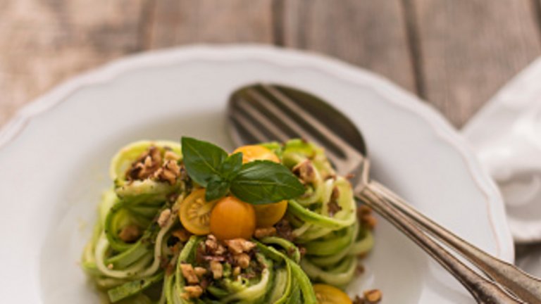 Тиквички - 16 калории / 100 гр.
Тиквичките могат да спомогнат в редуцирането на риска от рак и сърдечно-съдови заболявания. Имат защитни свойства срещу широк спектър от инфекции. Изключително подходящи са при диети и хранителни режими заради ниското съдържание на калории.