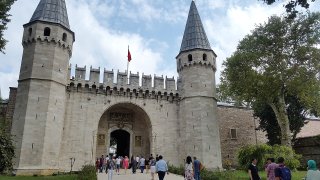 1280px-Topkapı_Main_Entrance
