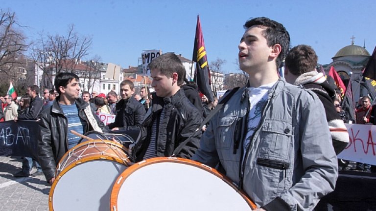 ВМРО протестира, a медиите писаха, че бил Facebook
