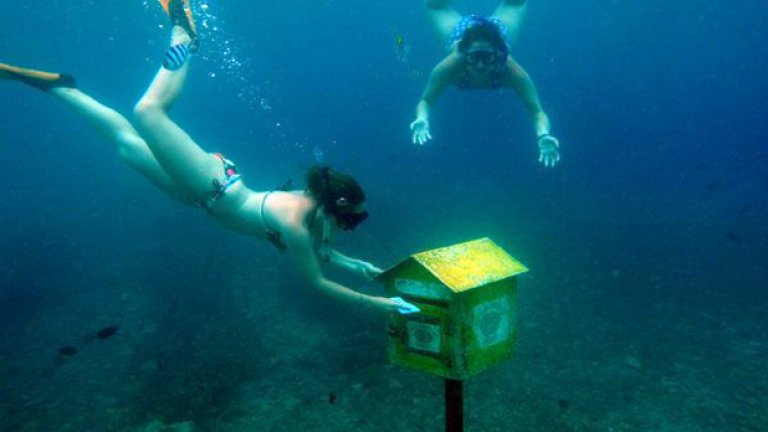 Над 100 000 души са посетили подводния пощенски клон от 2003 г. досега