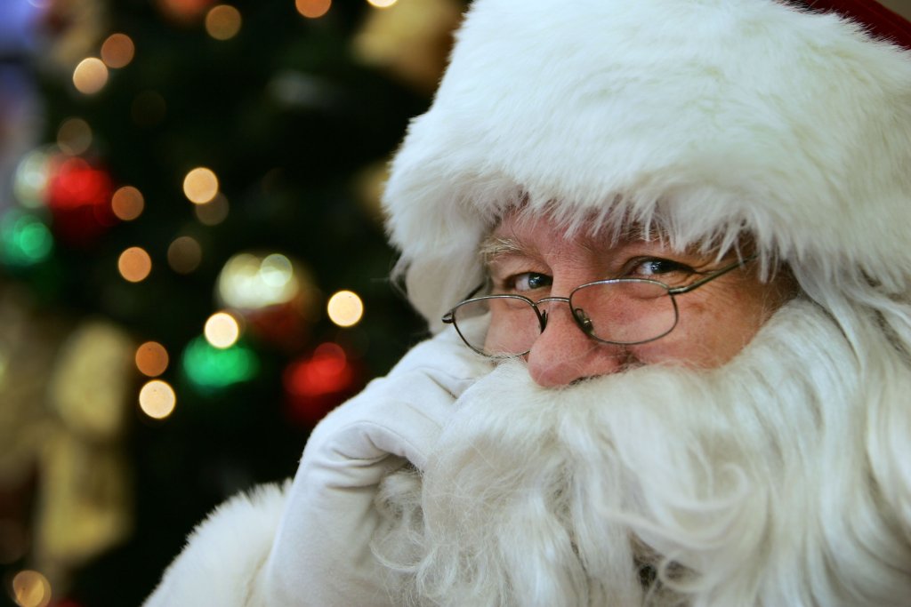 Santa Impersonators Thrive In Suburban Sydney
