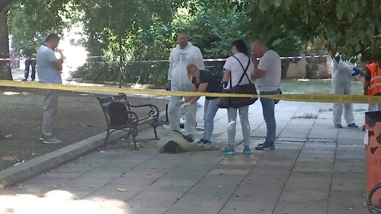 Според неофициална информация мъжът е бил наръган до смърт