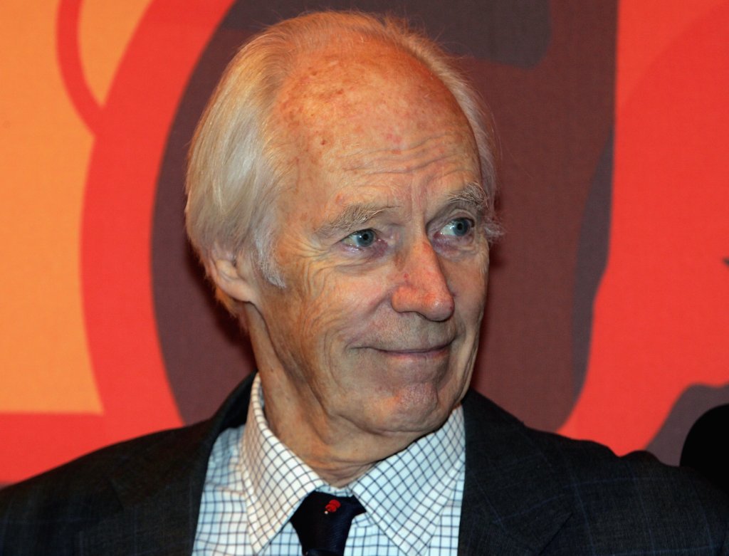 сър Джордж Мартин 
Легендарният продуцент на The Beatles почина на 90-годишна възраст на 9 март 2016 г.