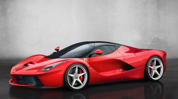 Ferrari LaFerrari
В Маранело също имат амбиции за добро представяне в сегмента на хибридните автомобили. LaFerrari притежава ускорение на автомобил от Формула 1 – от 0 до 100 км/ч за по-малко от 3 секунди. Производствената серия е скромна – 499 бройки, цената обаче не е – 1,3 милиона долара. Срещу тази впечатляваща сума получавате максимална скорост от 350 км/ч и сумарна мощност 963 конски сили.
