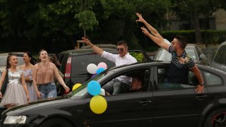 "Та седите си пред клавиатурата и гневно размахвате юмрук срещу едни процеси, започнати от собствената ви генерация, но вините за тях днешната младеж."