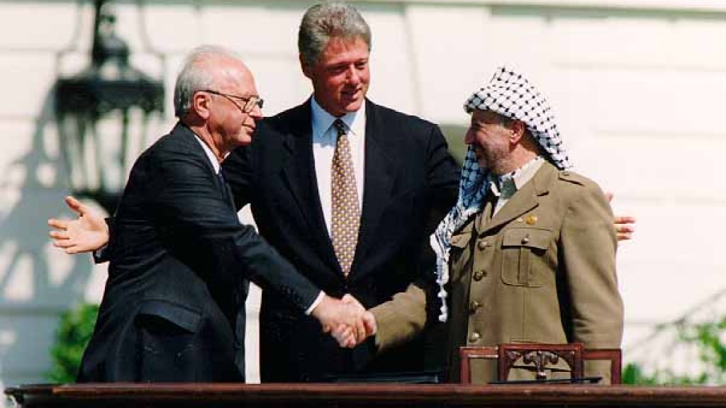 Bill_Clinton,_Yitzhak_Rabin,_Yasser_Arafat_at_the_White_House_1993-09-13