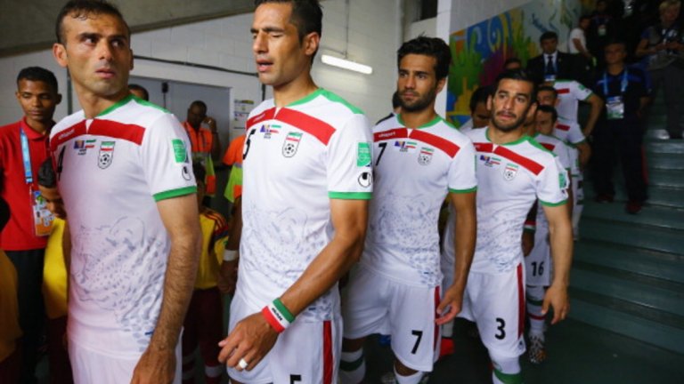 Капитанът на страната Масуд Шоджаей (№7) и полузащитникът Ехсан Хаджи Сафи (№3) няма да играят за повече за Иран, въпреки че трябваше да са основни фигури в отбора на Мондиал 2018 в Русия.