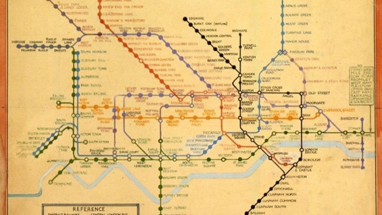 Картата на метрото в Лондон, 1931
Дизайнер: Хари Бек

Градският транспорт на Лондон е една от най-добрите обществени услуги на Великобритания през 30-те години. Ръководителят на службата Франк Пик пръв решава, че е нужно да се направи ясна илюстрация на линиите на автобусите и подземната железница. 
Дотогава картата на метрото е географски точна, но практически неизползваема. Повечето станции са концентрирани в центъра на Лондон, а разположението им върху мащаба на градската карта е толкова близко, че разчитането на имената става невъзможно. 
Хари Бек осъзнава, че първостепенната нужда на пътниците не е топографската коректност, а информацията за възможните връзки. Затова той променя мащабите и илюстрира метролиниите схематично, подобно на електрическа мрежа. Картата на Бек се превръща в световен стандарт за графична яснота.