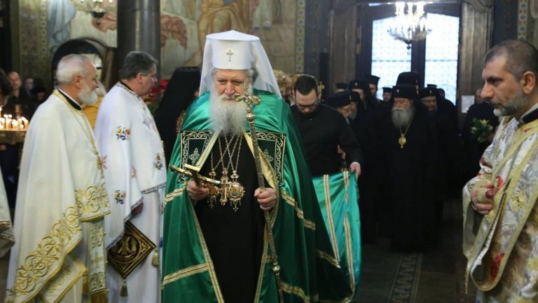 Патриарх Неофит лично е "помолил" Бойко Борисов за по-бързо превод на парите