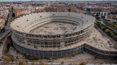 Как "най-хубавият стадион в света" изгни, преди да е завършен