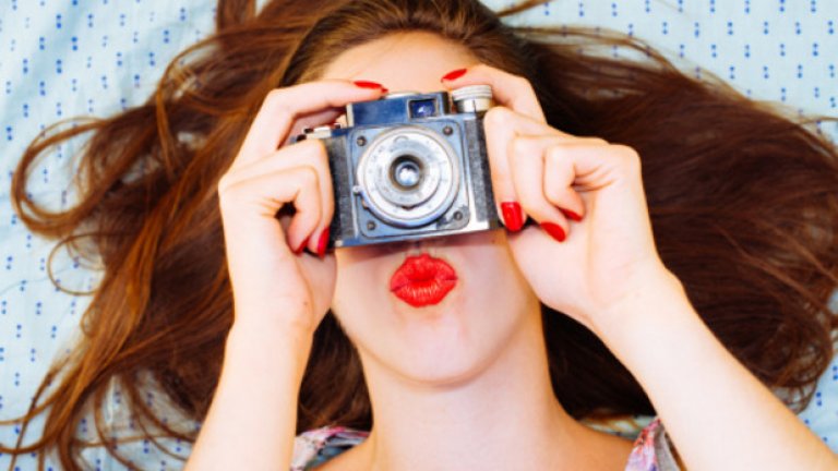 Повечето фотографски школи дори организират т.нар. фототрипове в екзотични места по света. Така най-неочаквано може още тази есен например да се озовете с апарат в ръка на някой плаж в Бали или в нечие тунизийско каменно жилище