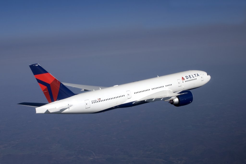 Delta Air Lines Boeing 777-200LR in flight