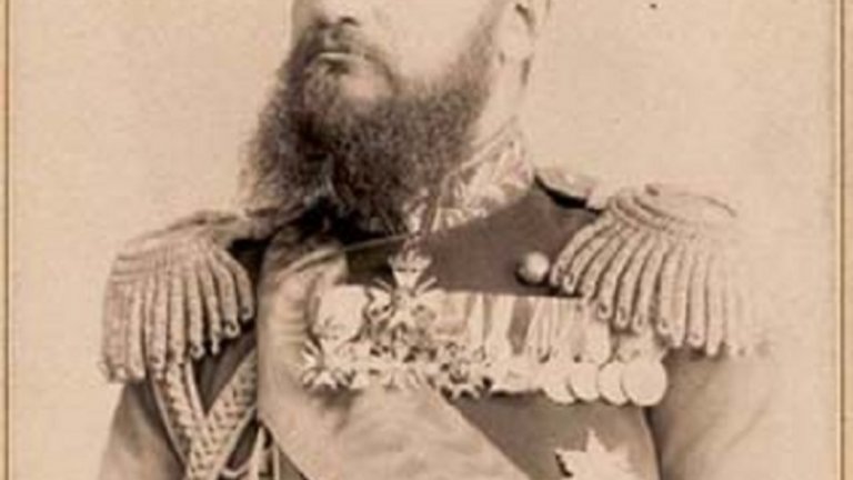 Данаил Николаев е майор от Източнорумелийската милиция. Като командващ голяма на част от милицията по време на военни маневри, на 6 септември 1885 г. отстранява главния управител на Източна Румелия, с което осигурява осъществяването на Съединението на Княжество България и Източна Румелия. На същия ден е издадена прокламация на БТЦРК за създаване на временно правителство на Източна Румелия. В него е включен и майор Николаев. Заема длъжността главнокомандващ Източнорумелийската милиция. През Сръбско-българската война командва Източния корпус, а при контранастъплението на българската армия, след боевете при Сливница (5–7 ноември 1885 г.) – Западния корпус. Командва настъпление към Цариброд и Пирот. След края на войната е награден с Орден "За храброст" II степен и повишен в звание полковник, като по този начин става първият полковник от българската армия.