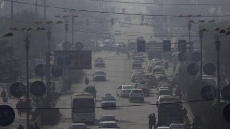 Макар и по-известен в Китай като "сърцето на въгледобивната промишеност", Линфен е световноизвестен като "най-замърсения град на земята“. Причината е не само в бумтящата на пълни обороти индустрия, ами и в чудовищния автомобилен трафик
