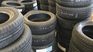 1024px-Assorted_stacked_automotive_tires