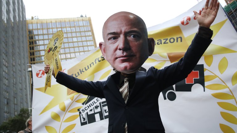 Пропуските, които позволяват на хора като Джеф Безос и Илон Мъск да не плащат милиарди долари на държавата