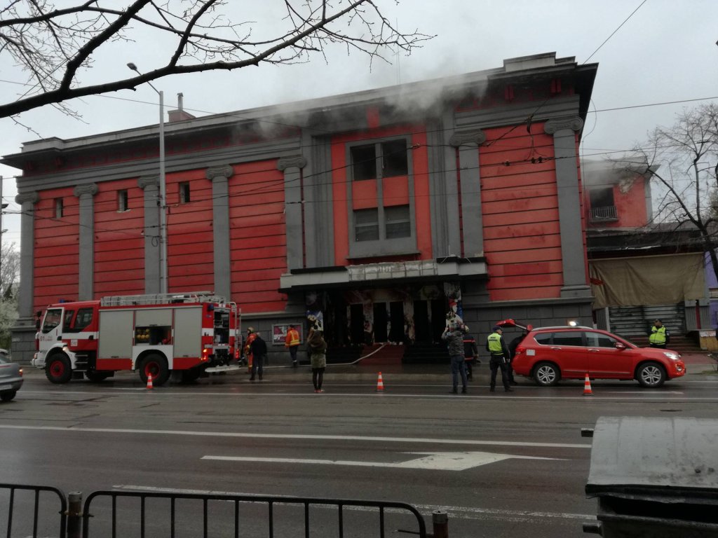 Гори покривът на Син Сити