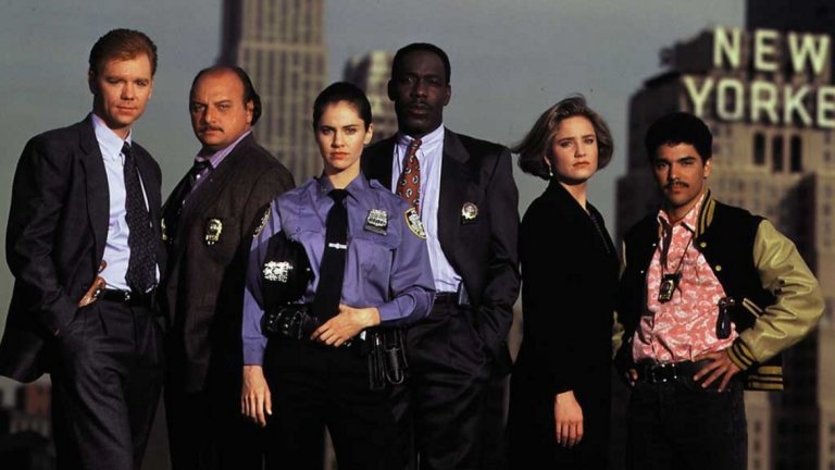 13. NYPD Blue ("Полицейско управление Ню Йорк") - 20 награди и 84 номинации