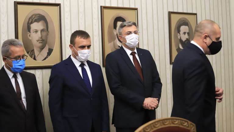 Президентът Радев обърна внимание, че този път партията предлага различна формула