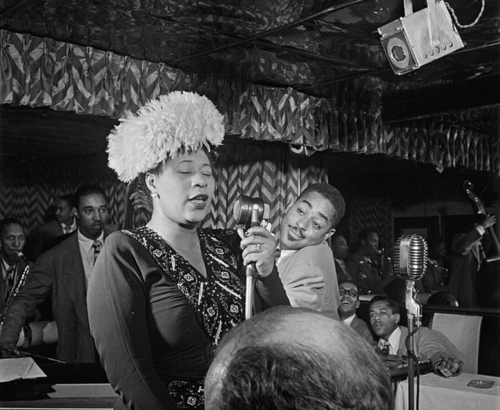 Ella_Fitzgerald_in_September_1947