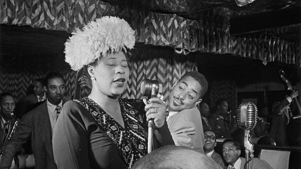 Ella_Fitzgerald_in_September_1947