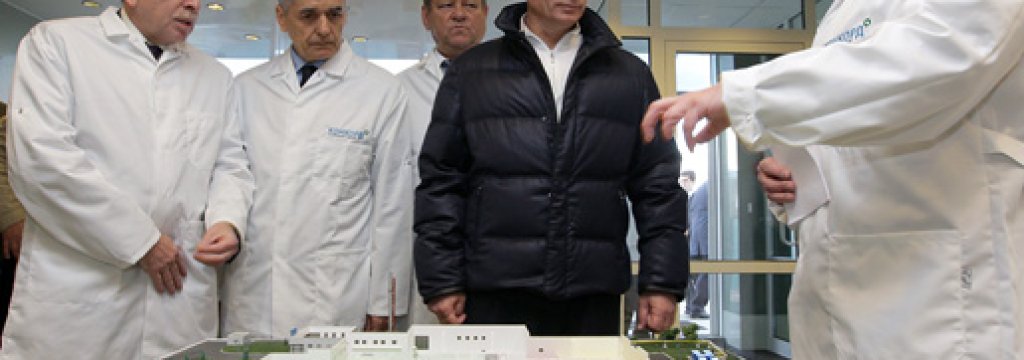 Vladimir_Putin_tours_Yevgeny_Prigozhin's_Concord_food_catering_factory_01