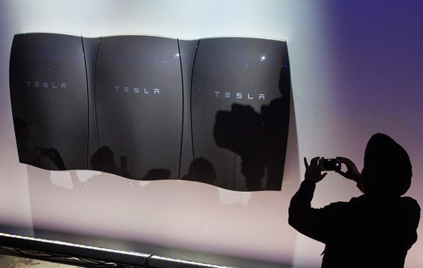  Tesla получава 1,29 млрд. долара под формата на данъчни облекчения от щата Невада, където изгражда "гига-завод" за производство на батерии за автомобили и битови потребители.
