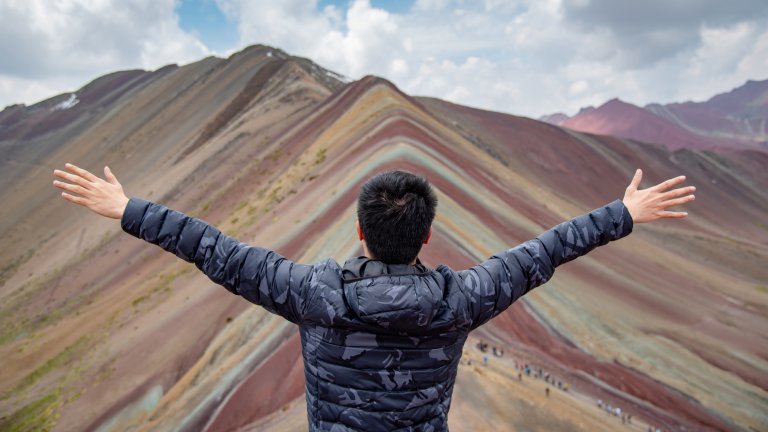 Планината с цветовете на дъгата, идеална за Instagram