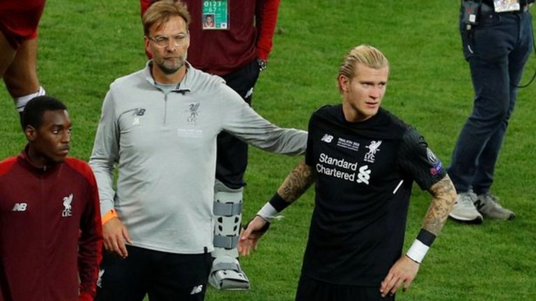 Лорис Кариус допусна две груби грешки, които костваха финала за Ливърпул