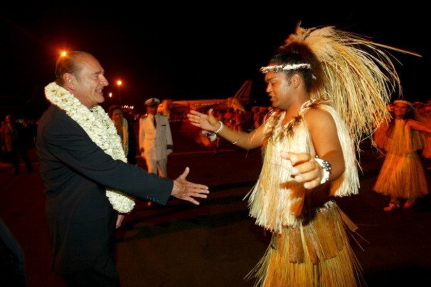 Ширак през 2003 г. отново е на гости на Френска Полинезия... 