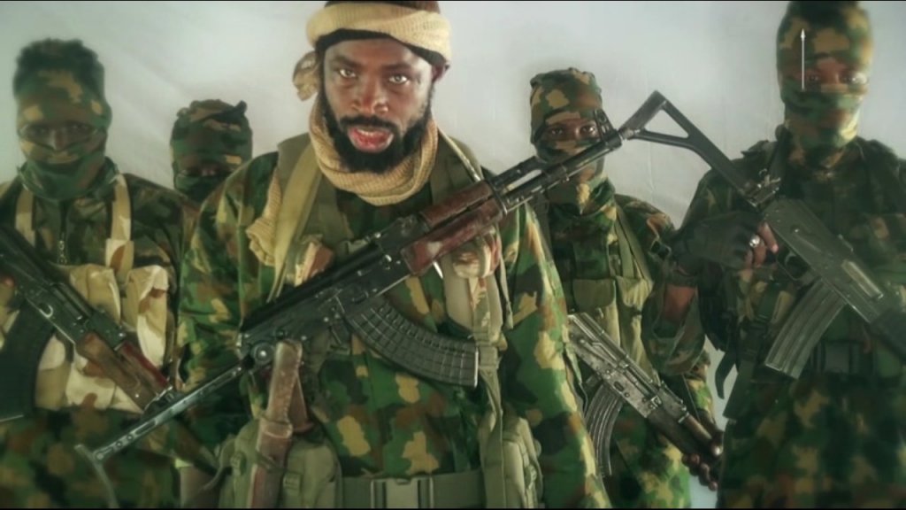 Абубакар Шекау

Шекау е лидер на нигерийската дхихадистка организация Боко Харам. Тя реално съществува под различни форми още от 2002 г., но започва да придобива влияние едва с поемането на контрола над нея от Шекау. През 2015 г. става клон на Ислямска държава, но само година по-късно двете групировки се разделят, тъй като изключително жестоките методи на действие на Боко Харам се оказват твърде крайни и неприемливи дори за "Ислямска държава".

Смята се, че през последните години терористичната дейност на Шекау и неговите подчинени е причина за смъртта на хиляди цивилни и разпръскването по света на над 2 милиона бежанци от Нигерия, Чад, Нигер и Камерун. Групировката е отговорна за безброй терористични нападения, самоубийствени атентати, масови екзекуции и отвличания на деца.