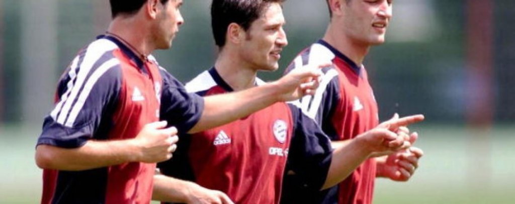 Евро 2004
Хърватия: Нико и Роберт Ковач
Англия: Гари и Фил Невил (трето поред) 
Швейцария:  Мурат и Хакан Якин