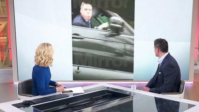 Карагър прекара тежки 40 минути в студиото, в които трябваше да говори за неприемливата си постъпка.