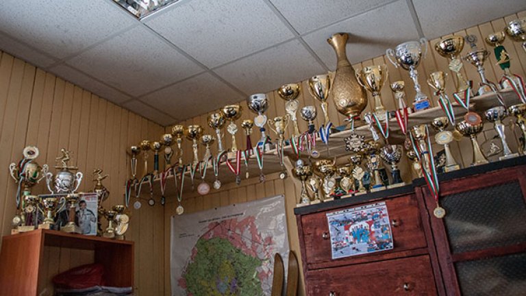 Трофеите на спортния клуб към "Мотен"