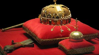 Crown,_Sword_and_Globus_Cruciger_of_Hungary2