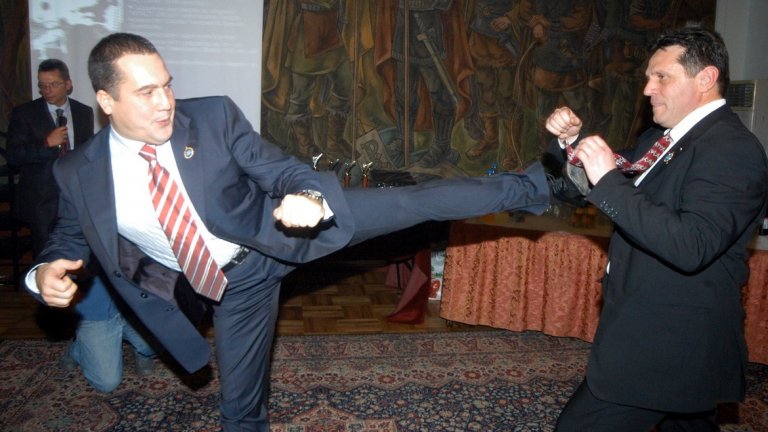 Слави Бинев 
Корените на депутата от ДПС идват от спорта. Той е многократен шампион по таекуондо на България и победител в множество международни състезания като има и магистърска степен по тенис и бокс от Учителския факултет на Националната спортна академия "Васил Левски". И до ден днешен той е тясно свързан със спорта.