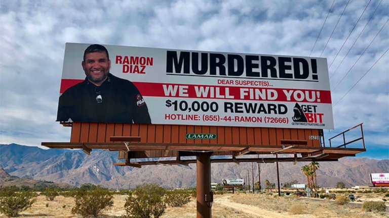 "Рамон Диас е убит. Уважаеми заподозрени, ще ви намерим! Награда от 10 хиляди долара за всеки, който се обади на горещата линия и даде достоверна информация", гласи написаното на билборда.