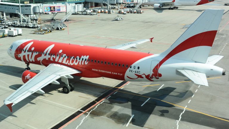 Снимка на изчезналия самолет от 5 март 2011 година на пистата на летището Чанги в Сингапур