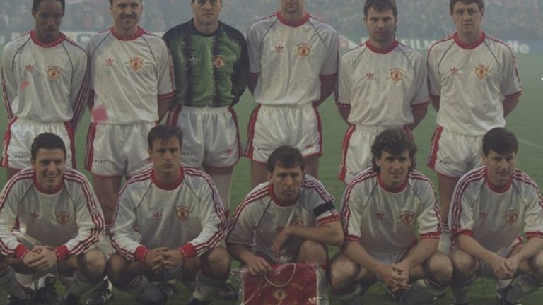 Манчестър Юнайтед, 1991 г.
Английските клубове се върнаха в европейските турнири след 5-годишно изгнание и взеха купа. Юнайтед надигра Барса в дъжда в Ротердам с два гола на Марк Хюз през второто полувреме. Роналд Куман върна попадение в края, но Барса нямаше сили за обрат, останал без аса си Стоичков с травма.
Капитанът на Юнайтед Брайън Робсън и Стив Брус играха знаменито на финала пред поне 30 000 англичани в холандския град.