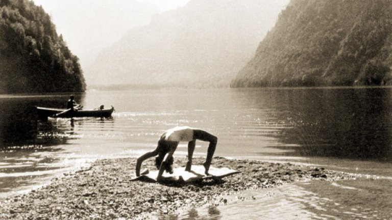 1942-ра: Браун прави упражнения на брега на езеро в Алипите, на около 6 км от имението Бергхоф
