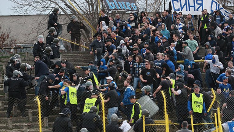 През пролетта в Пловдив "сините" бяха много и буйни...