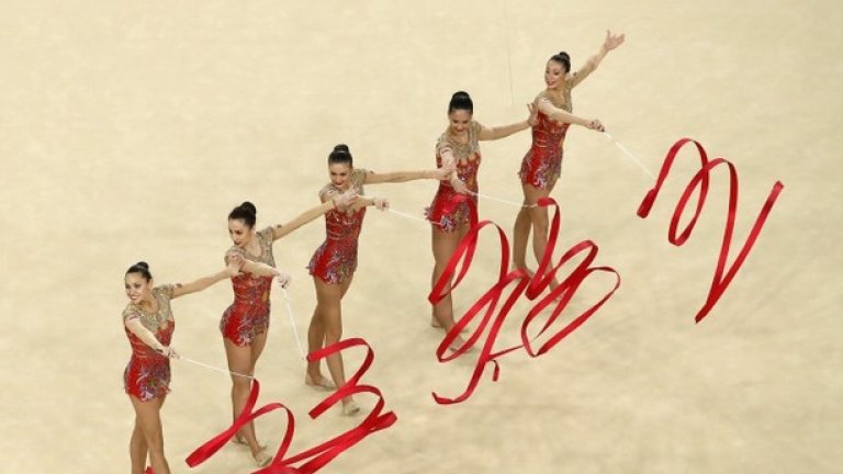 Олимпийската си титла защитиха рускините, а сребърните медали останаха за гимнастичките на Испания.