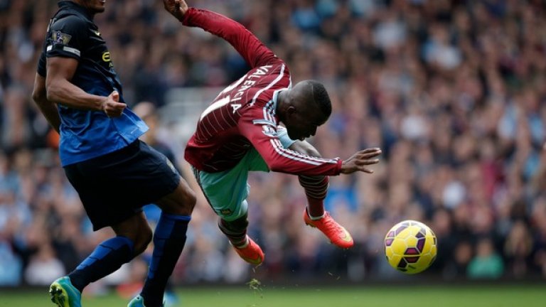 Но... въпреки това Уест Хем шокира съперника и му нанесе първа загуба за сезона - 2:1.