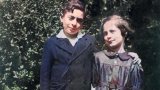 Сони с доведената си сестра Лило през 1943 г. Спомня си, че за да не се вижда на снимката, е прибрал жълтата звезда на Давид в джоба си.