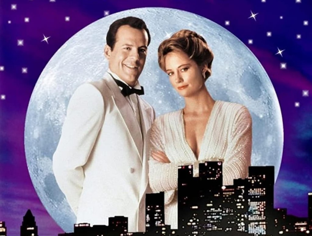 “Съдружници по неволя” (Moonlighting)
Връщаме ви назад във времето, още преди Брус Уилис да започне да "умира трудно" през няколко години. В сериала "Съдружници по неволя" той и Сибил Шепърд играят частни детективи - Дейвид Адисън-млади и Мади Хейс. Хейс е бивш модел, която губи финансовото си състояние. Адисън оглавява един от бизнесите на семейството ѝ - детективска агенция в Лос Анджелис. Именно той успява да убеди Мади да не закрива агенцията и двамата да продължат да я управляват заедно.
"Съдружници по неволя" е по-различен детективски сериал с оглед на това, че успешно съчетава драма и комедия. Петте му сезона с общо 66 епизода, излъчвани за пръв път между 1985 и 1989 г., ще ви напомнят за едни по-различни времена.
У нас е бил излъчван по няколко телевизии, включително и по FOX Crime и е въпрос на време да се появи отново на екран.