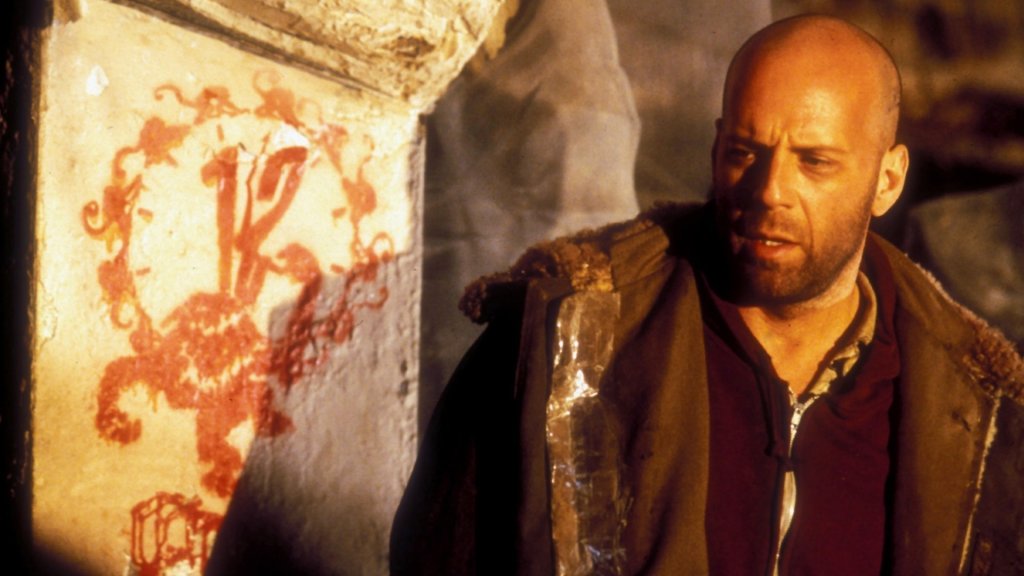 "Twelve Monkeys" 
1995 
В един бъдещ свят съсипан от зарази, затворник е изпратен назад във времето, за да събере информация за вирус, който е избил повечето хора на света. 