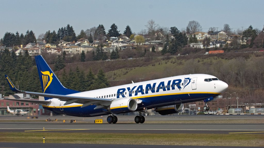 Ryanair 200th 737 Takeoff at Boeing FieldK64650